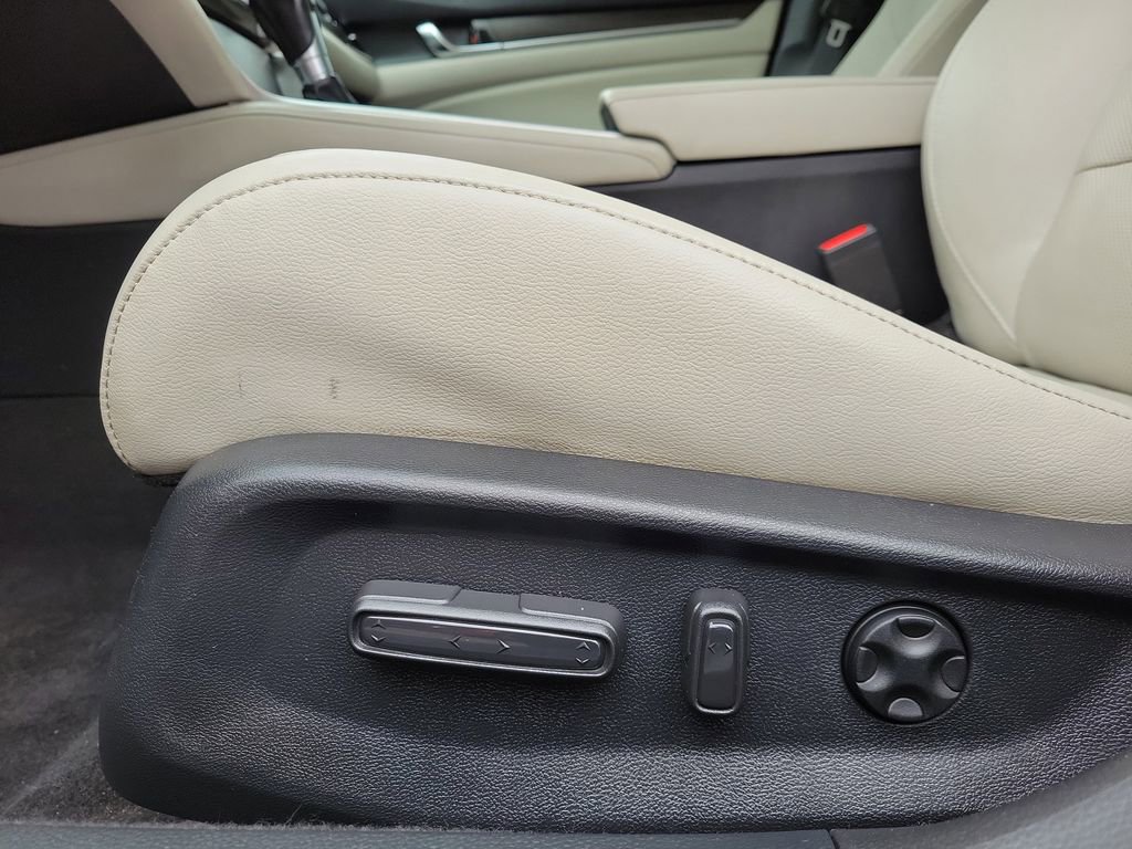 Used 2018 Honda Accord Touring image 23