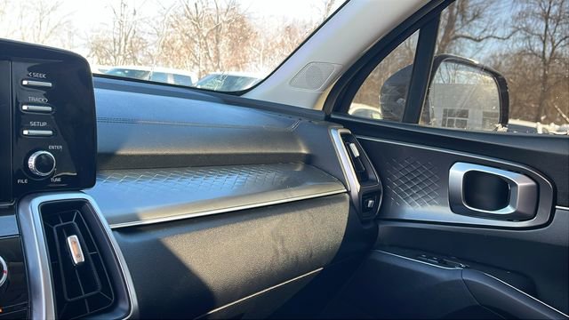 Used 2023 Kia Sorento LX image 15