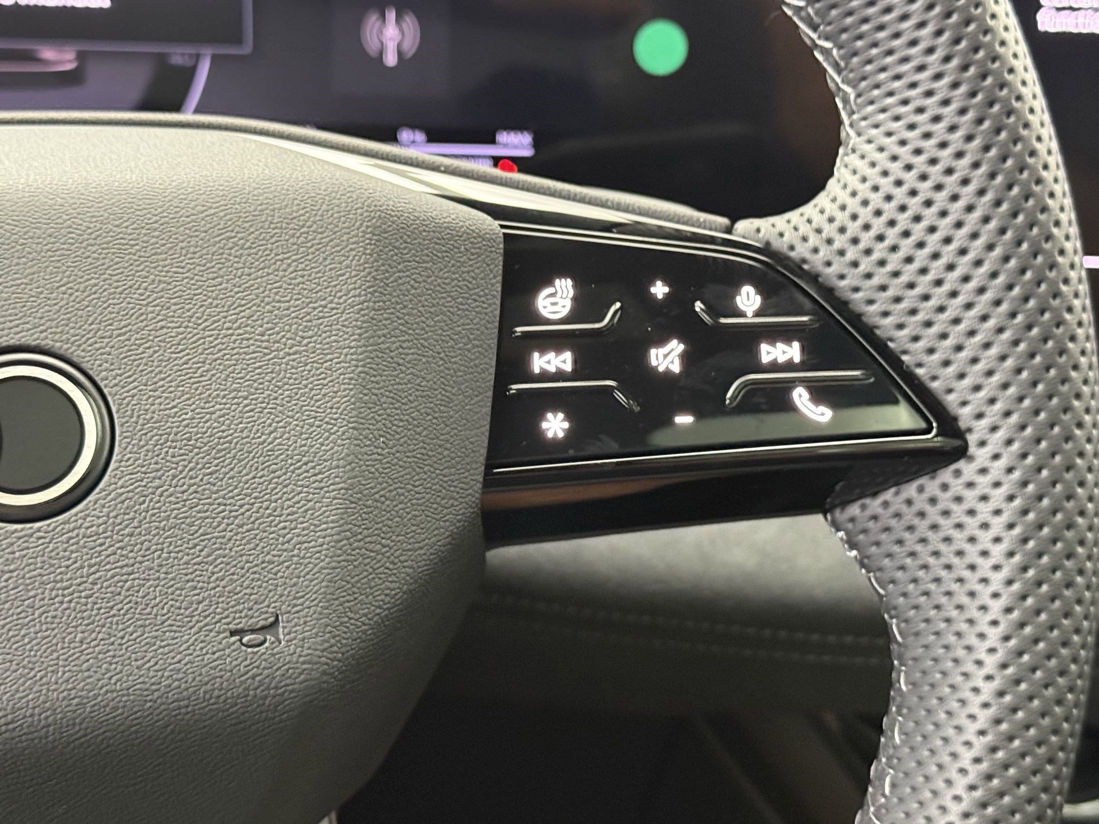 New 2025 Audi SQ6 e-tron Premium image 25