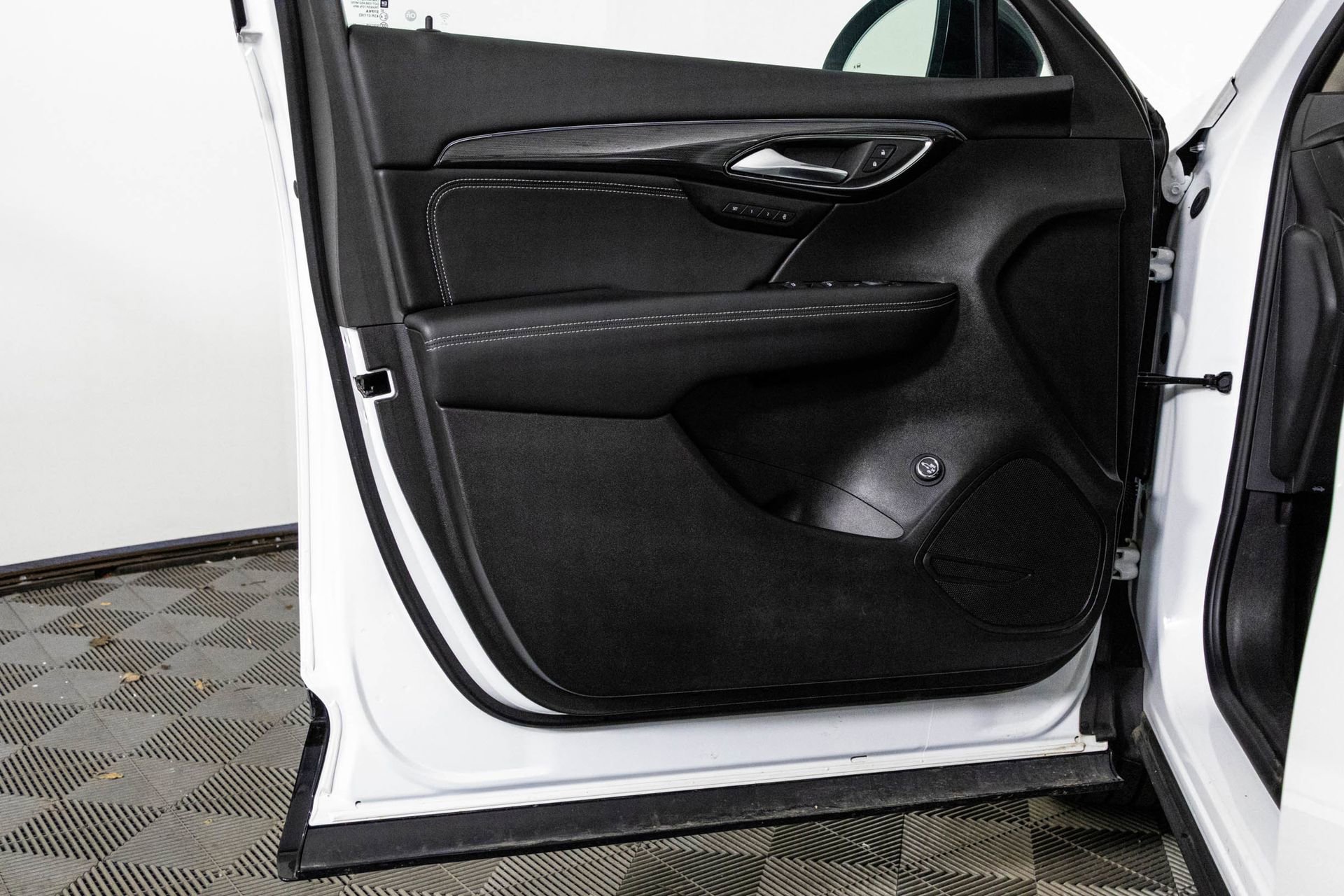 Used 2023 Buick Envision Essence w/ Sport Touring Package image 33