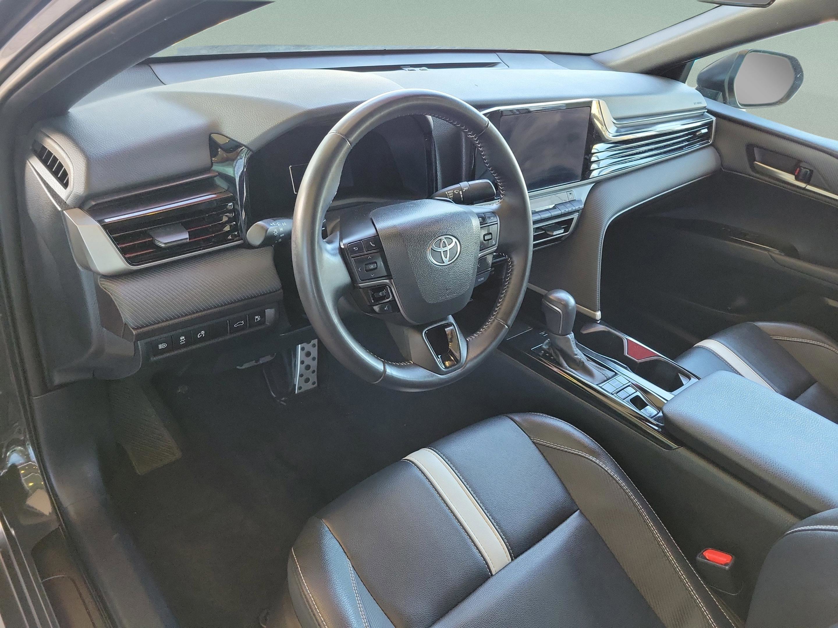 Used 2025 Toyota Camry SE image 31