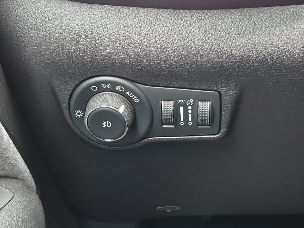 Used 2022 Jeep Compass Latitude w/ Convenience Group AWD/4WD image 16