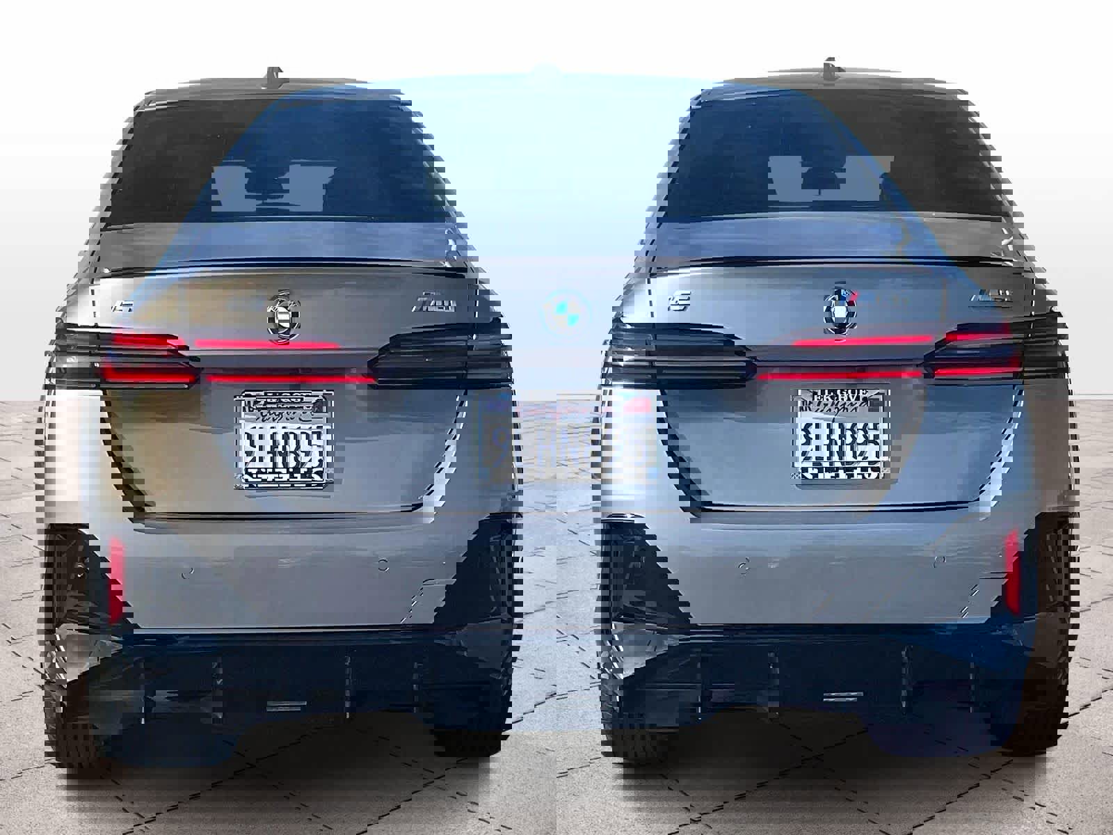 Used 2024 BMW i5 M60 w/ Premium Package image 7