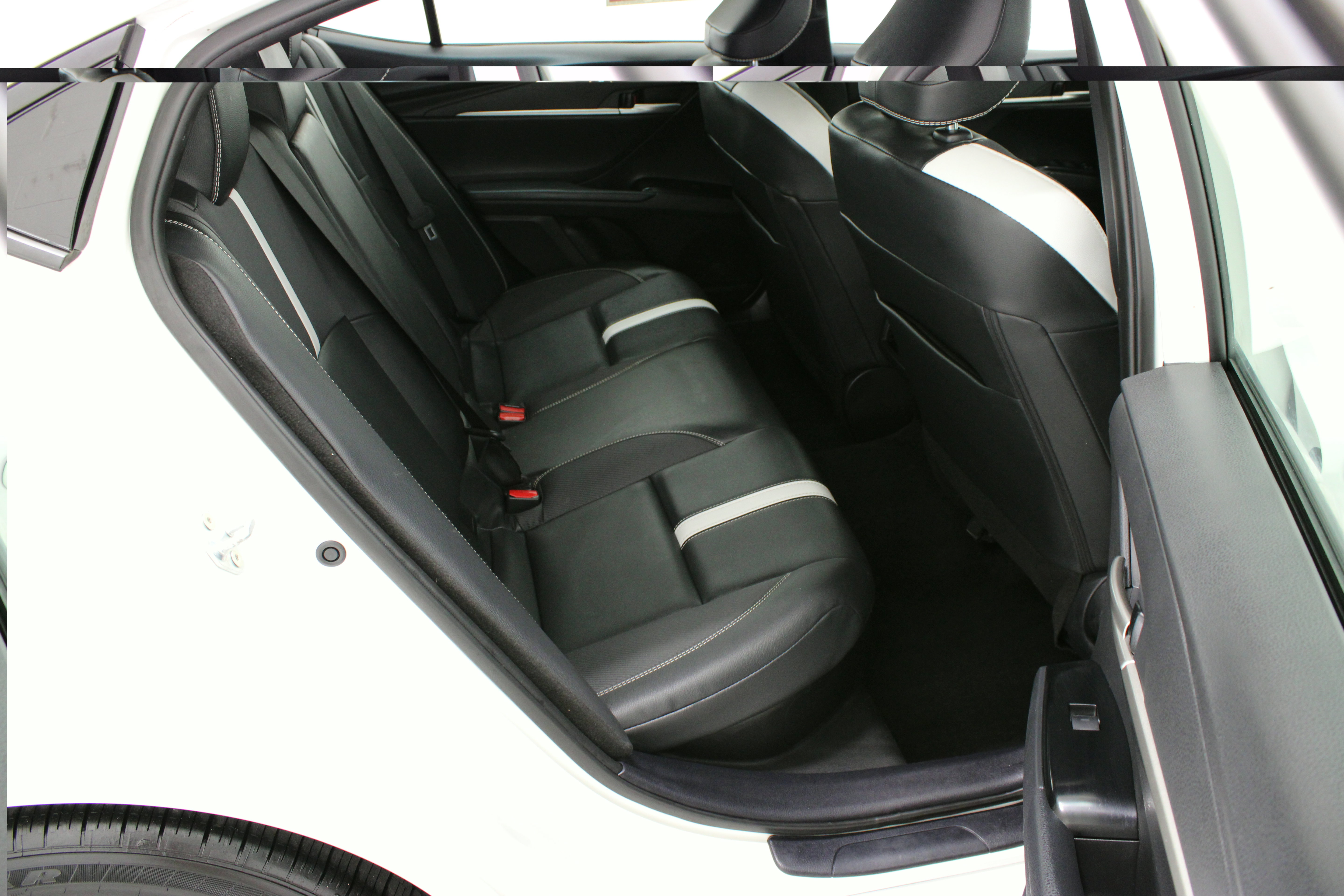 Certified 2025 Toyota Camry SE FWD image 32