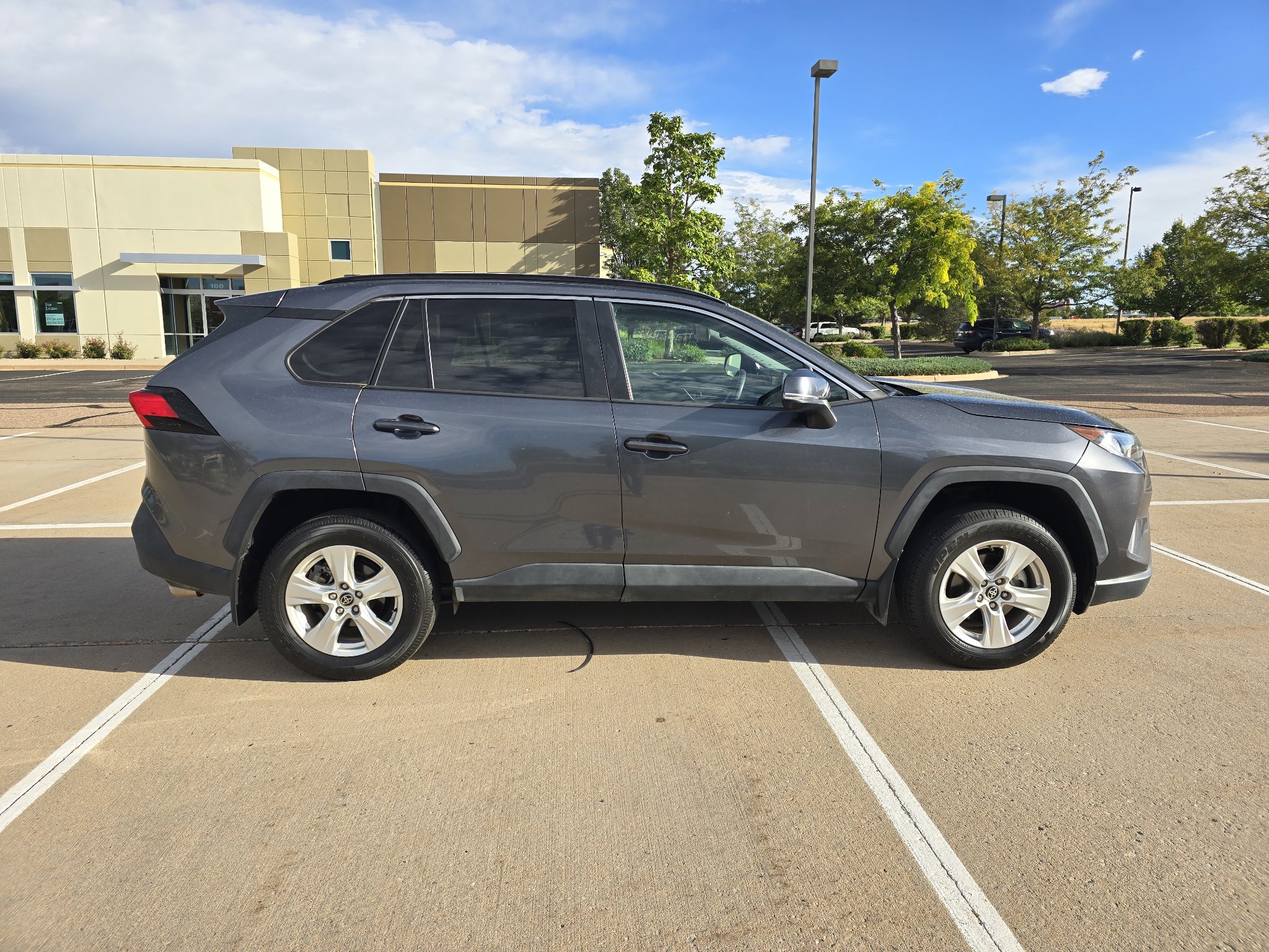 Used 2021 Toyota RAV4 XLE AWD/4WD image 6