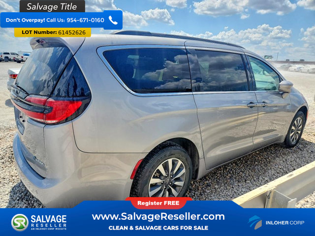 Used 2021 Chrysler Pacifica Touring FWD image 4