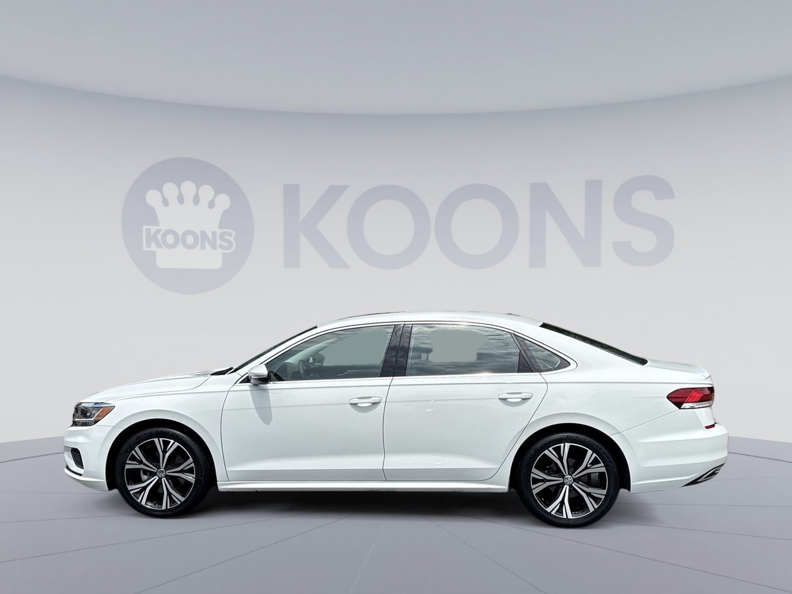 Used 2021 Volkswagen Passat 2.0T SE FWD image 2
