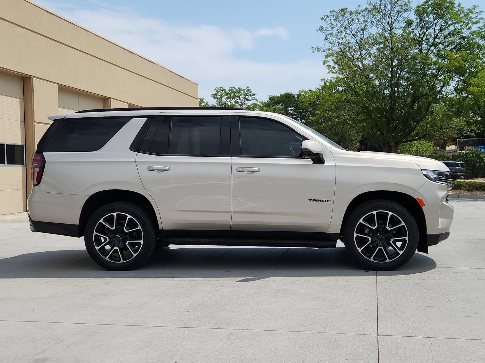 Used 2022 Chevrolet Tahoe RST w/ Sport Performance Package AWD/4WD image 6