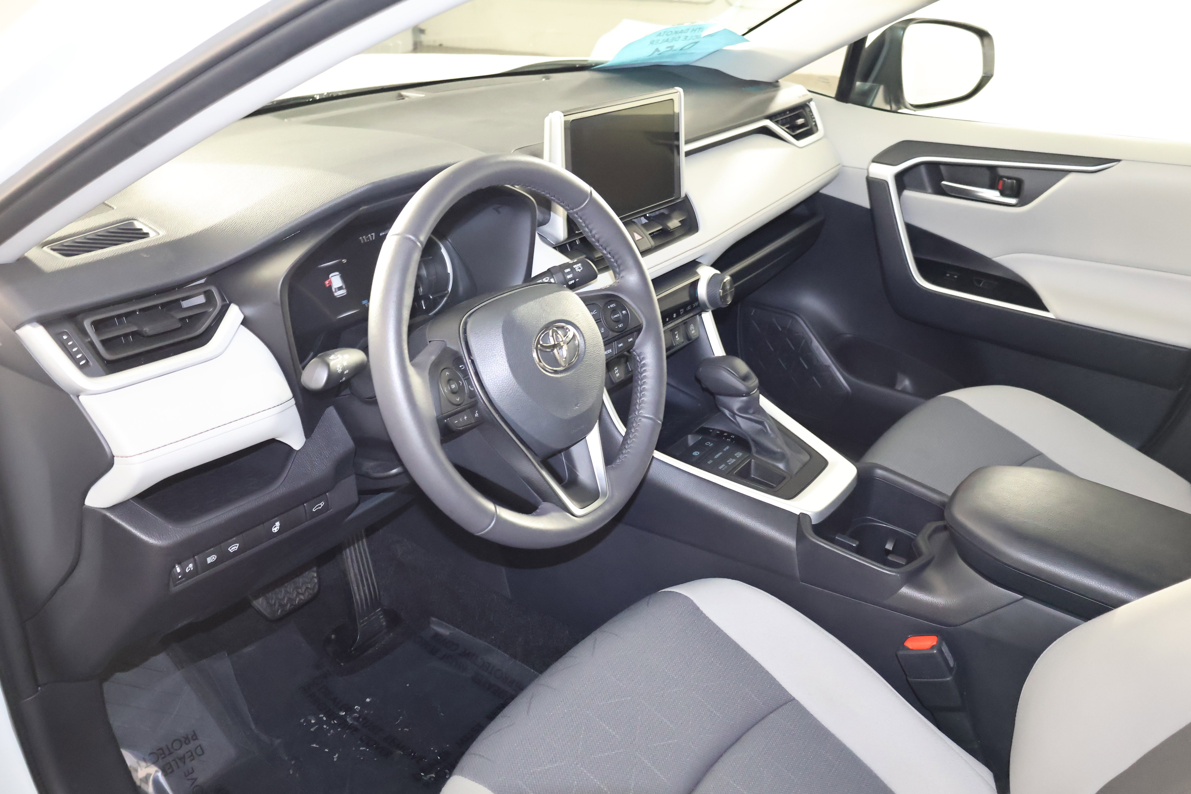 Used 2025 Toyota RAV4 XLE w/ Convenience Package image 2