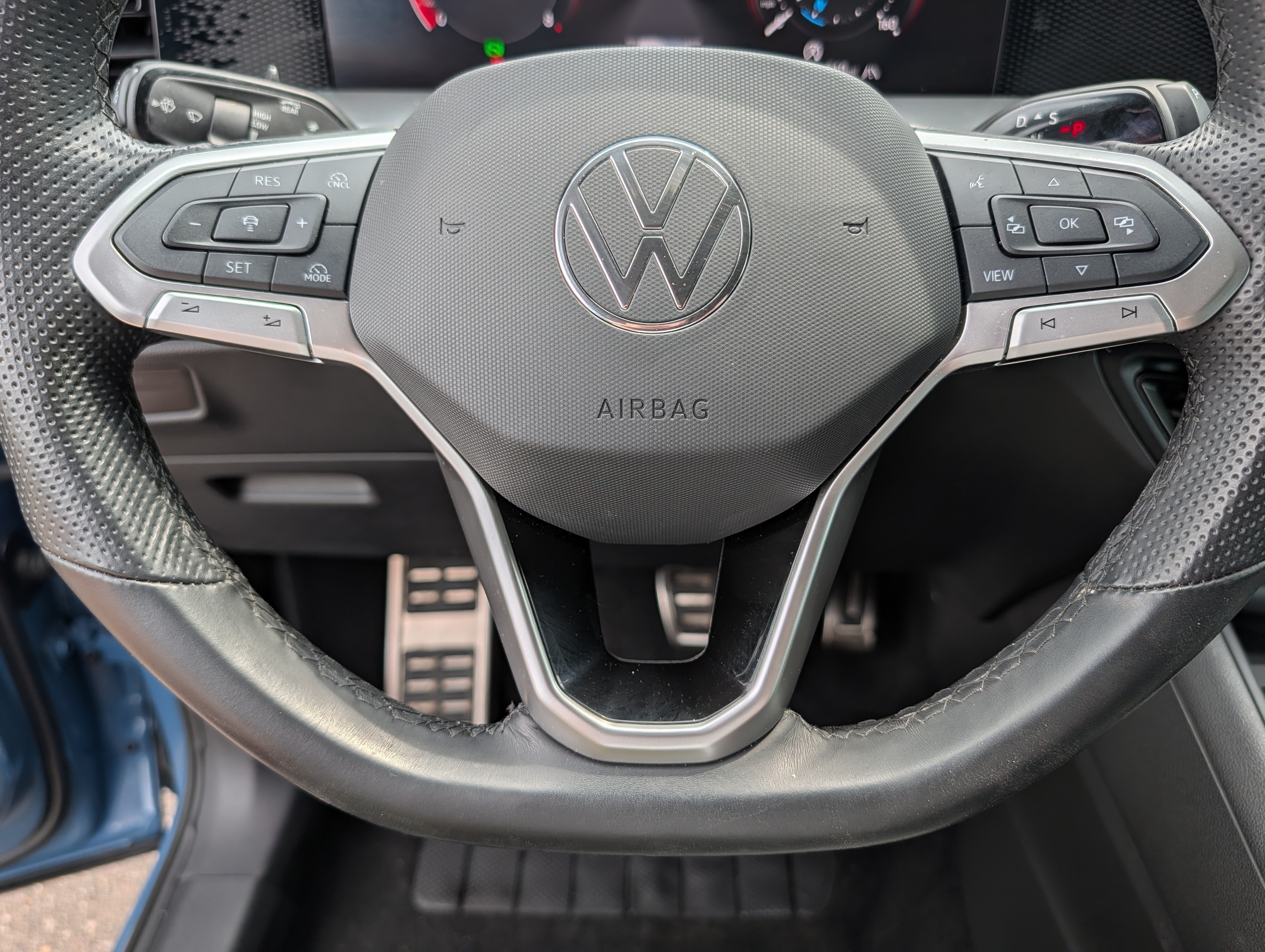 Certified 2025 Volkswagen Tiguan SE R-Line AWD/4WD image 25