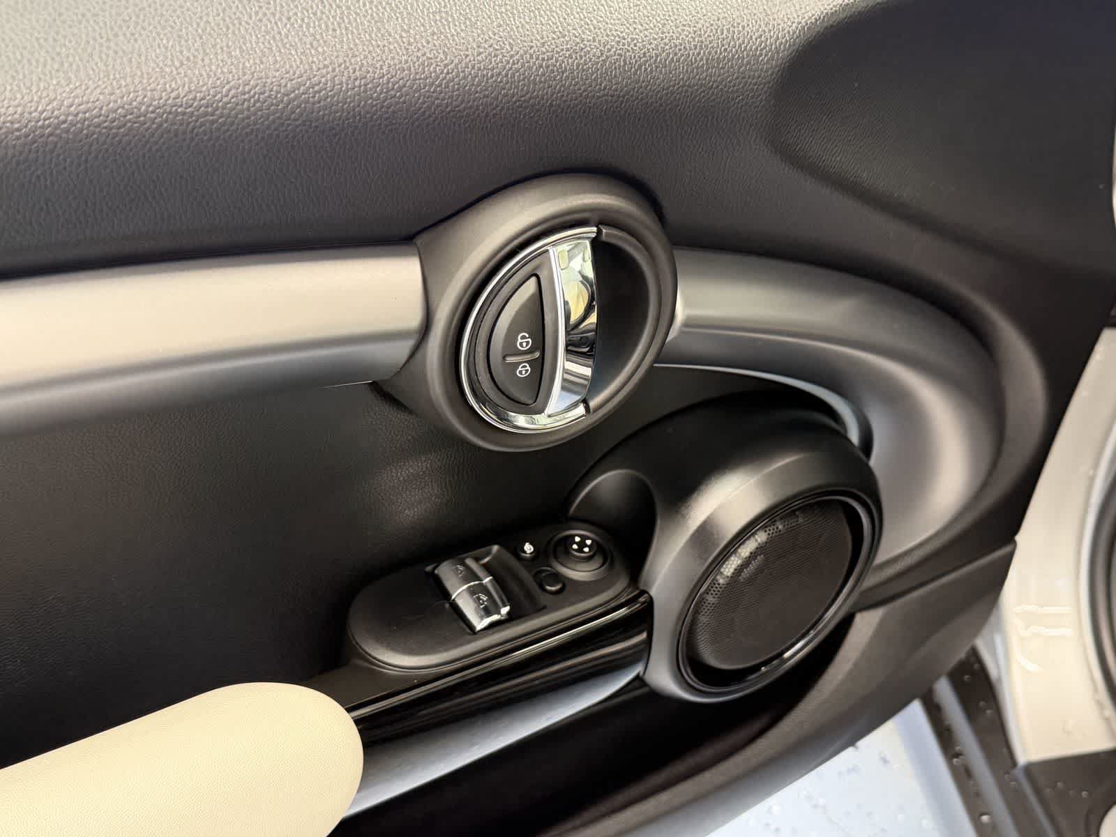 Used 2024 MINI Cooper SE FWD image 13
