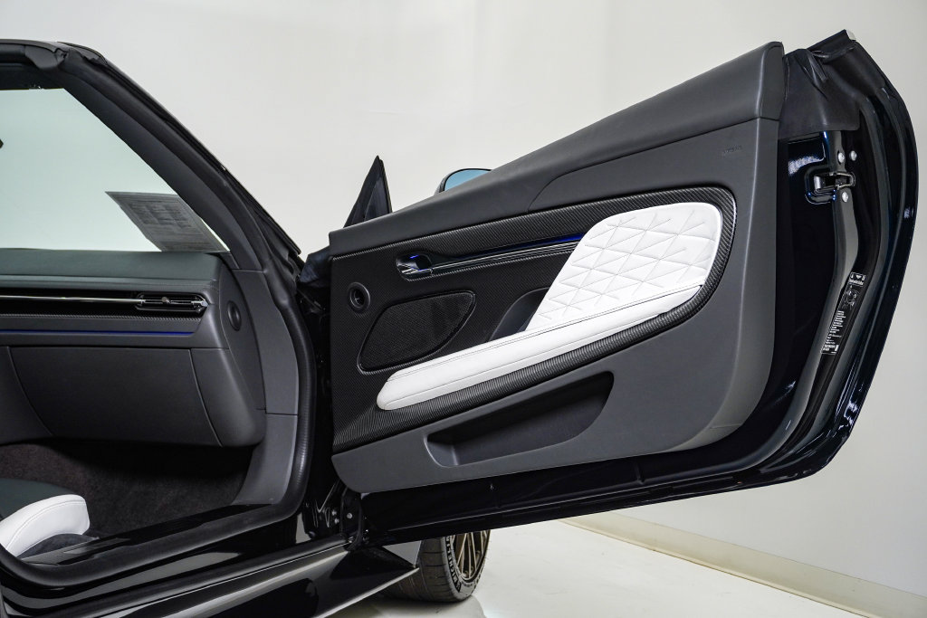 Used 2024 Aston Martin DB12 Convertible RWD image 21