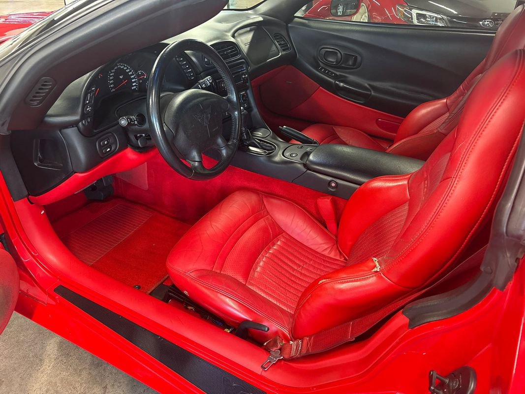 Used 2004 Chevrolet Corvette Coupe w/ Roof Package image 35