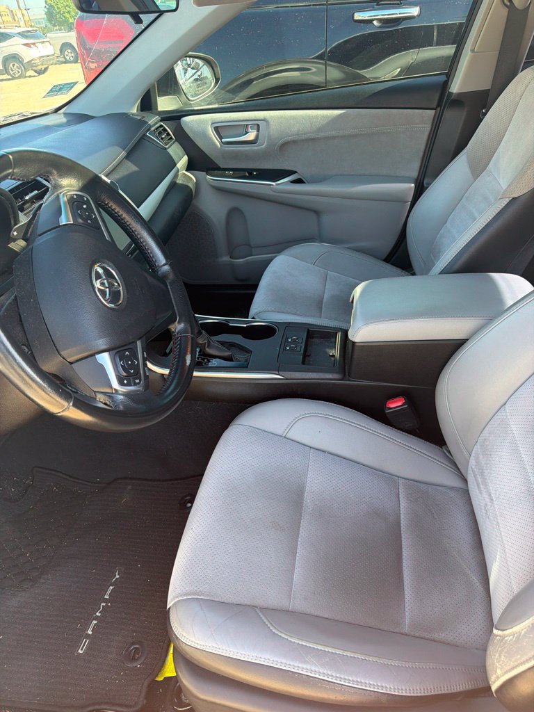Used 2017 Toyota Camry XSE w/ Moonroof Package FWD image 2