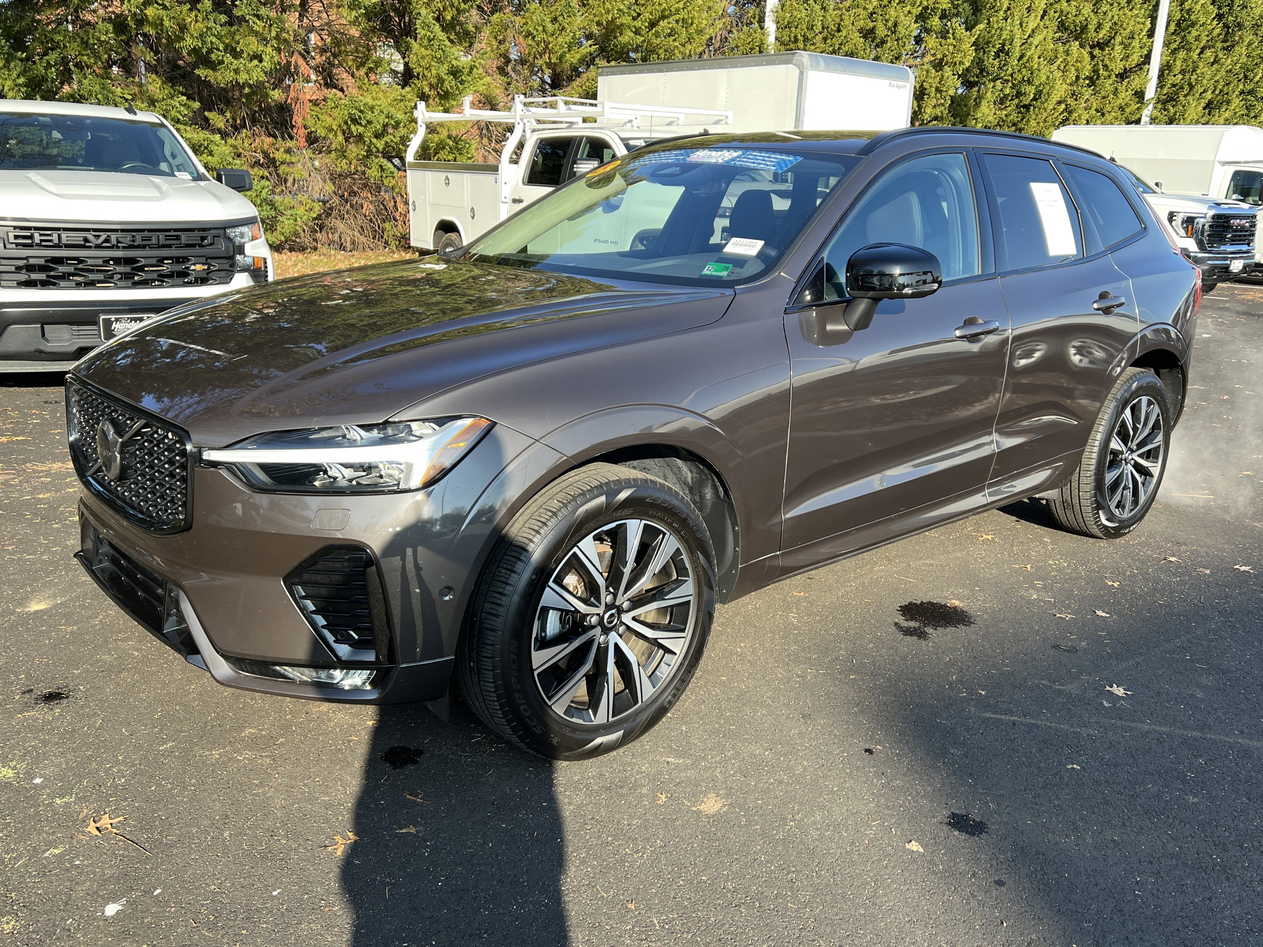 Used 2025 Volvo XC60 B5 Plus w/ Climate Package image 5