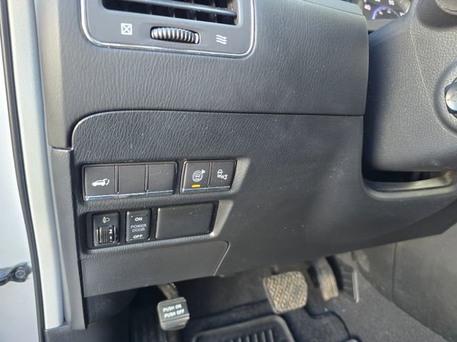 Used 2016 INFINITI QX80 Luxe w/ 22" Wheel Package image 12