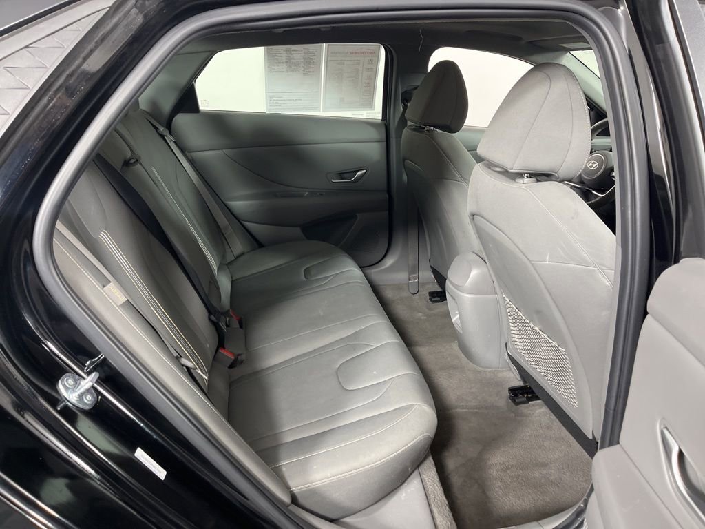 Used 2025 Hyundai Elantra SEL image 8