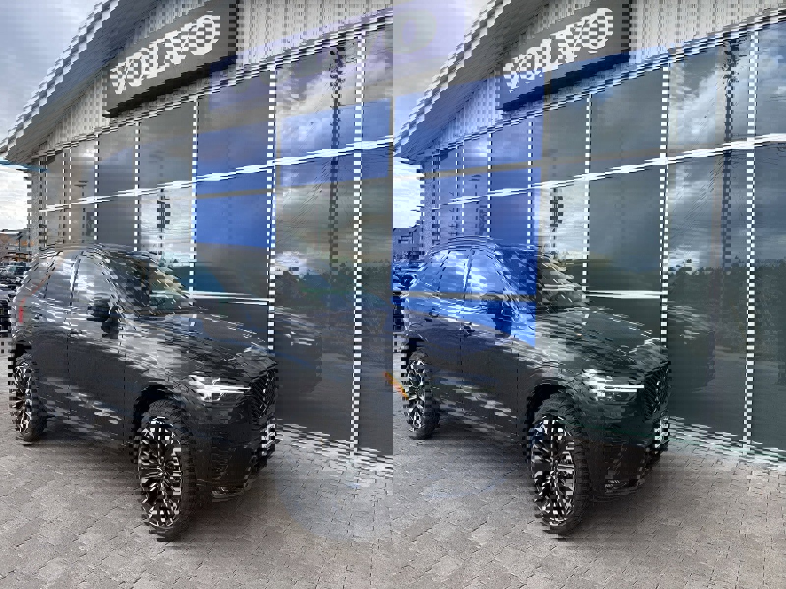 New 2026 Volvo XC60 B5 Ultra w/ Protection Package Premier