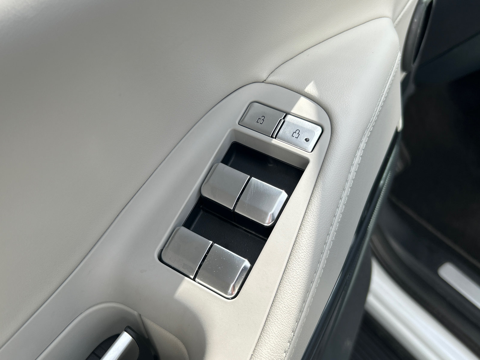 New 2026 Lincoln Navigator Premiere AWD/4WD image 14