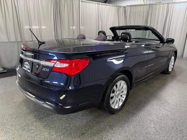 Used 2012 Chrysler 200 Touring FWD image 4