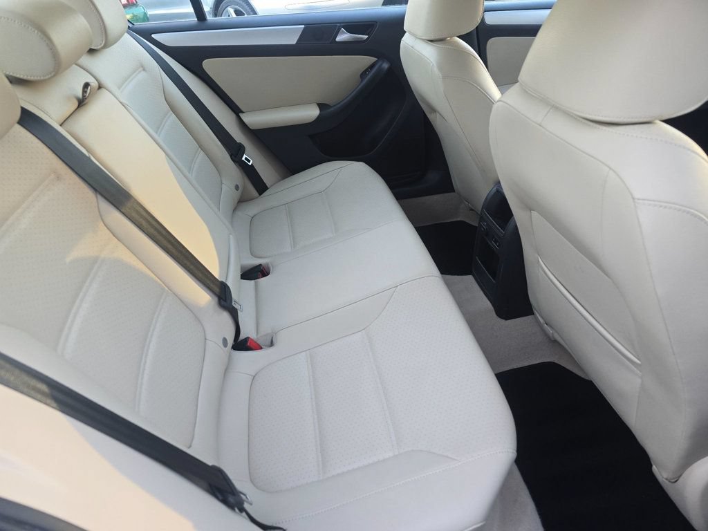 Used 2014 Volkswagen Jetta SE FWD image 14