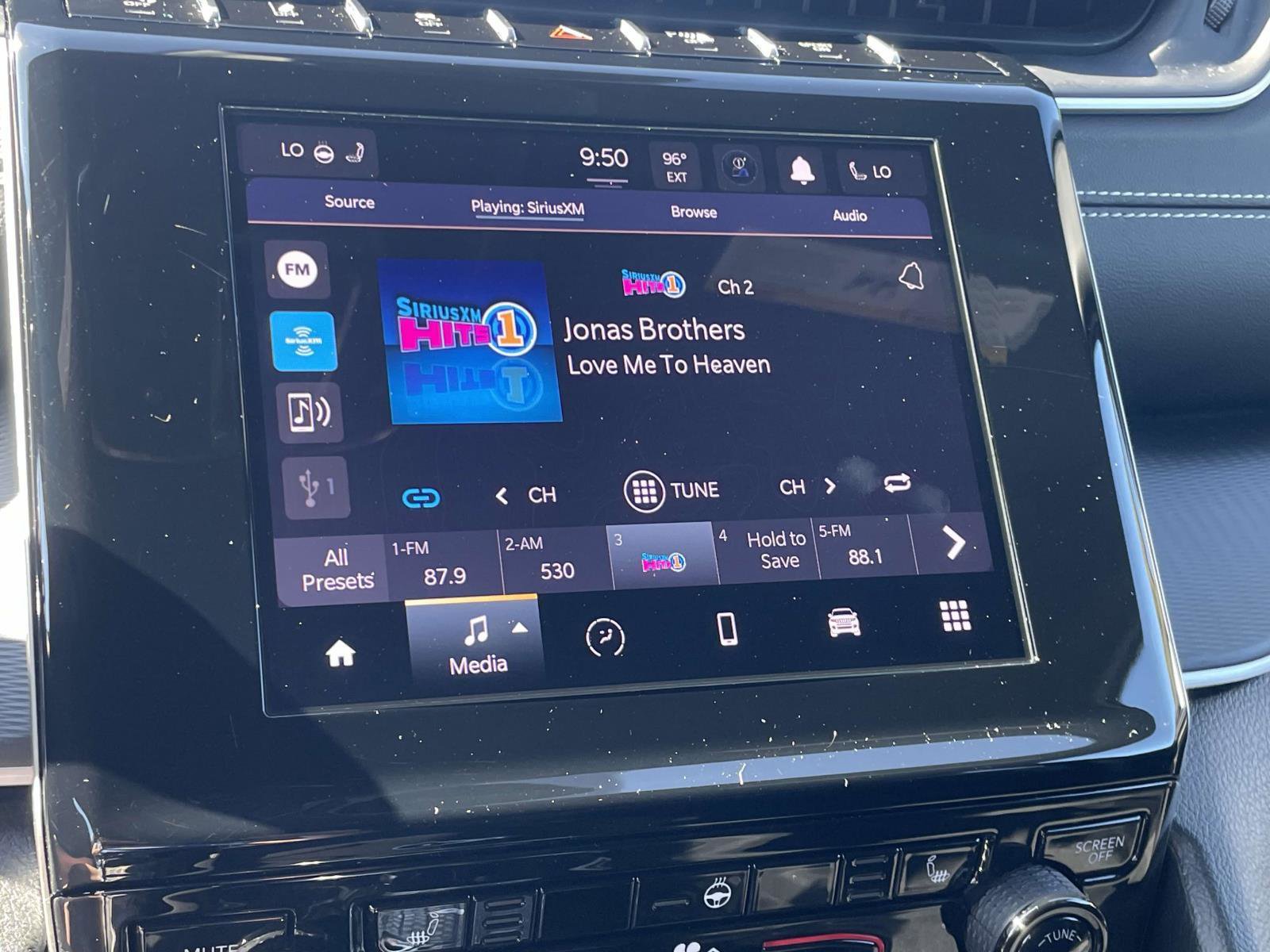 Used 2024 Jeep Grand Cherokee Altitude image 2