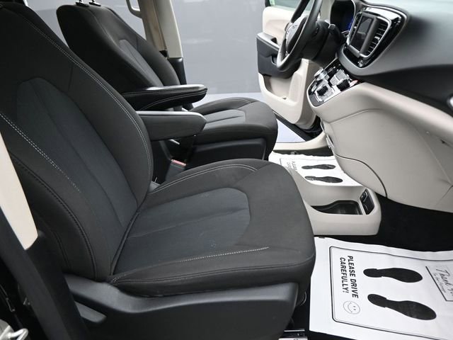 Used 2023 Chrysler Voyager LX image 37