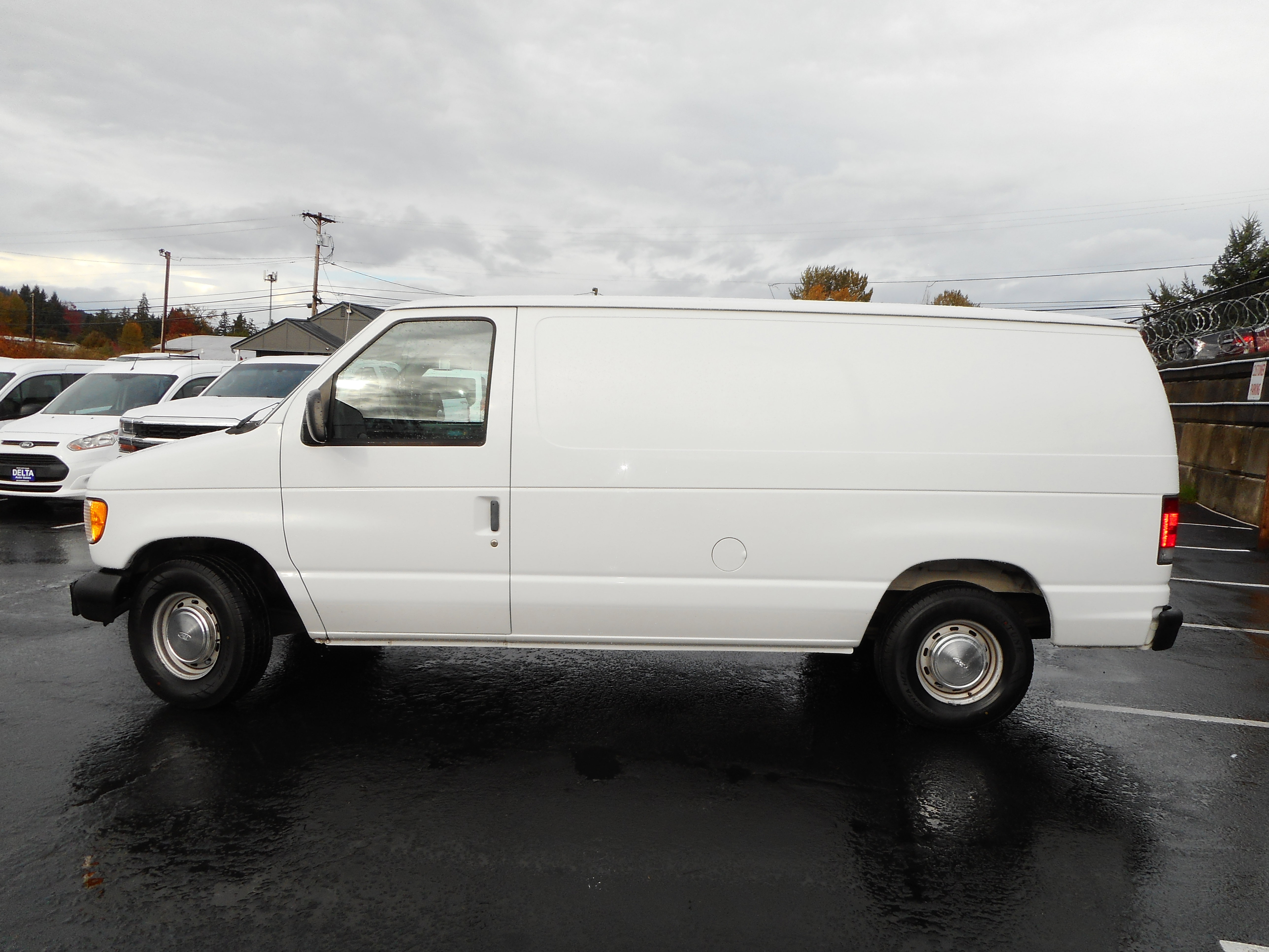 Used 1998 Ford E-150 and Econoline 150 image 2