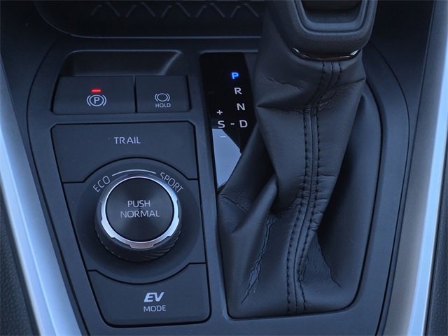 Certified 2025 Toyota RAV4 LE image 23