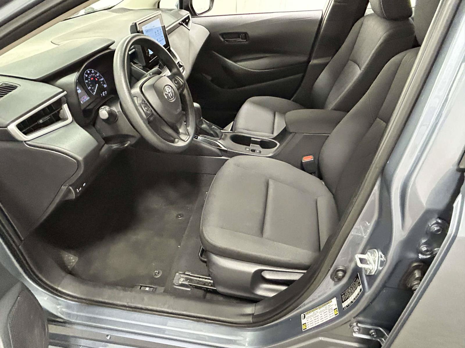 Used 2025 Toyota Corolla LE FWD image 11