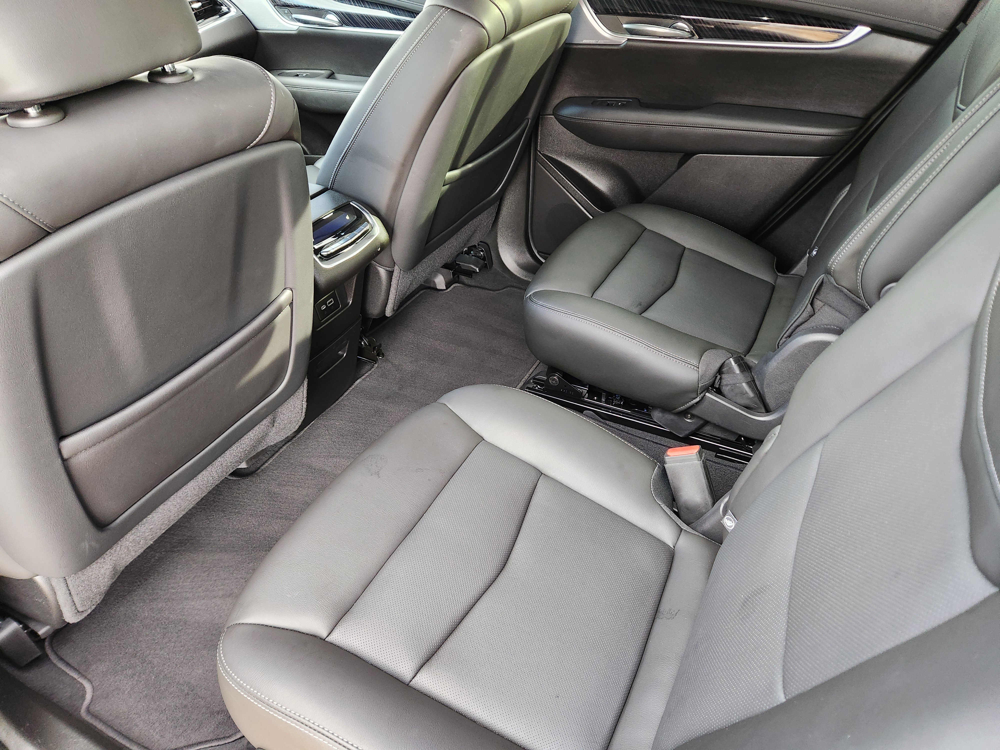 Used 2023 Cadillac XT6 Premium Luxury w/ Technology Package image 39