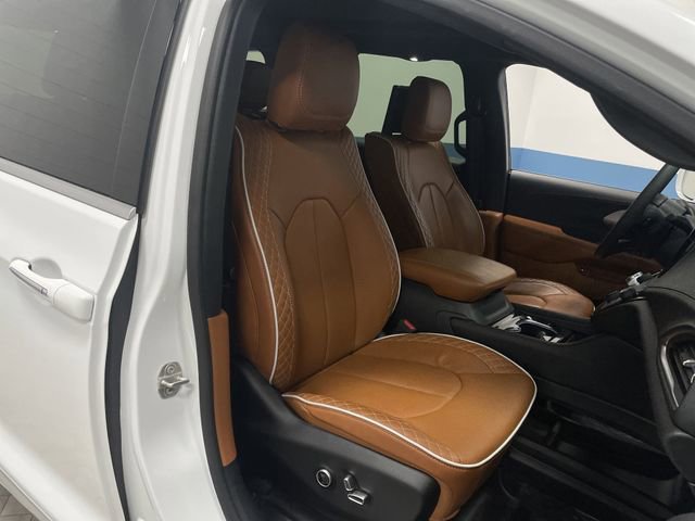 Used 2024 Chrysler Pacifica Pinnacle image 35