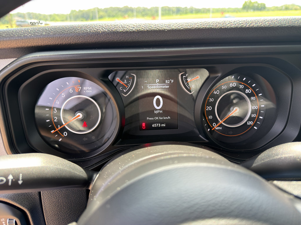 Certified 2025 Jeep Gladiator Sport AWD/4WD image 18