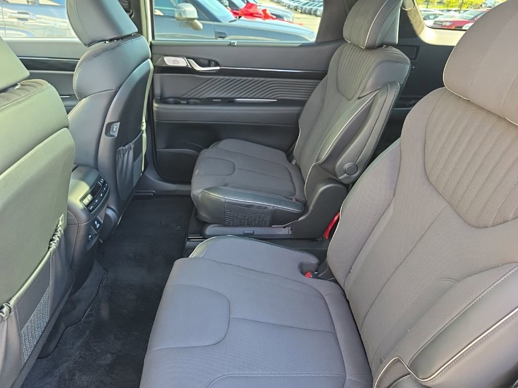 Used 2025 Hyundai Palisade Calligraphy image 16