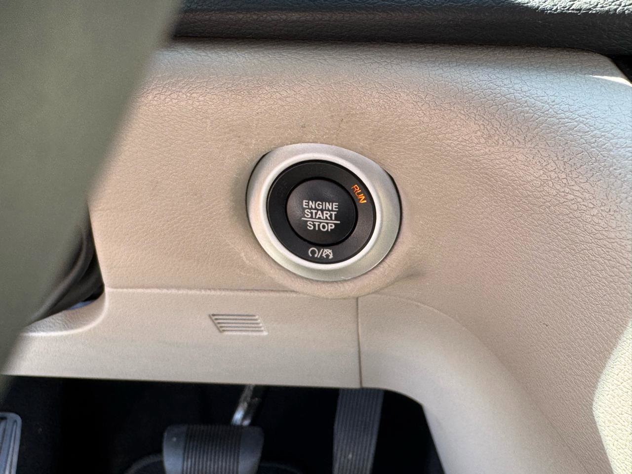 Used 2023 Chrysler Voyager LX image 27