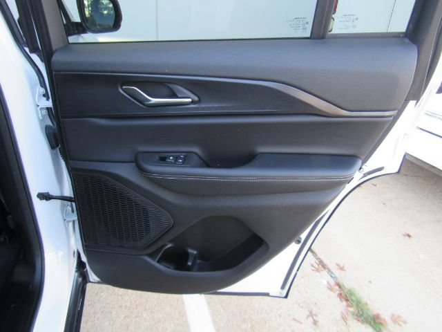 Used 2025 Jeep Grand Cherokee Altitude AWD/4WD image 24