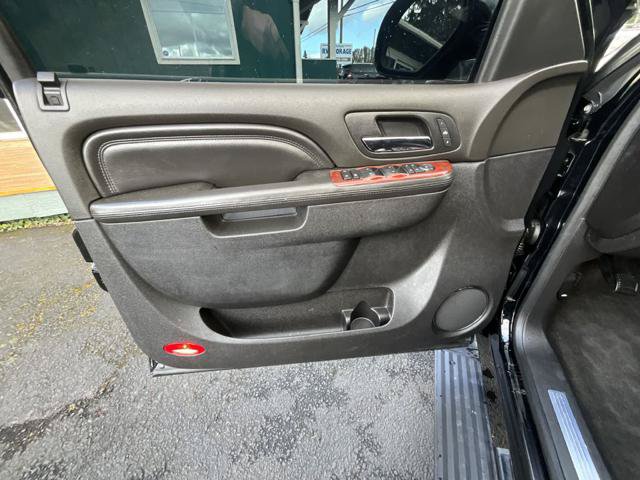 Used 2014 Cadillac Escalade Premium AWD/4WD image 7