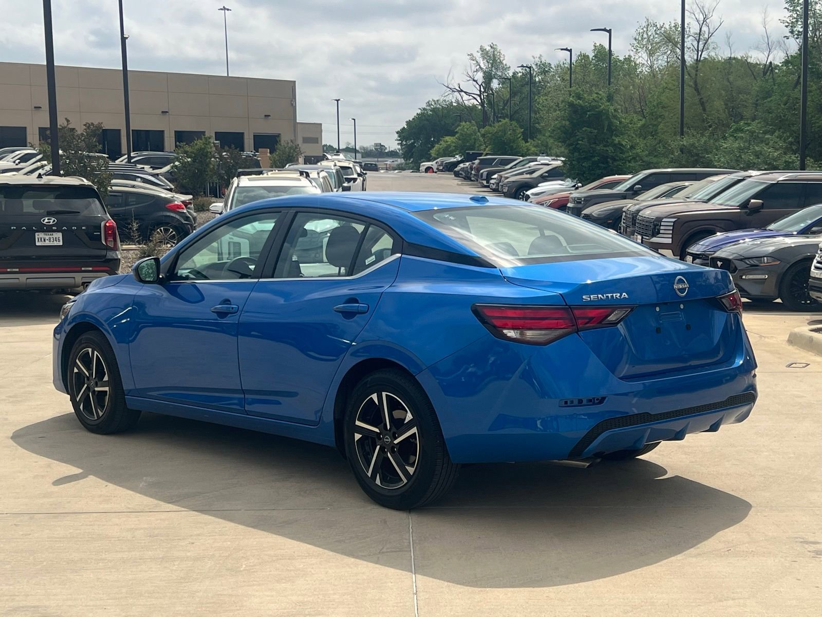 Used 2025 Nissan Sentra SV image 10