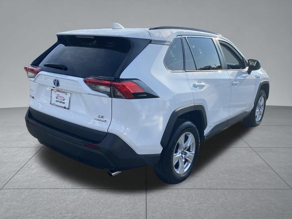Used 2021 Toyota RAV4 LE AWD/4WD image 16