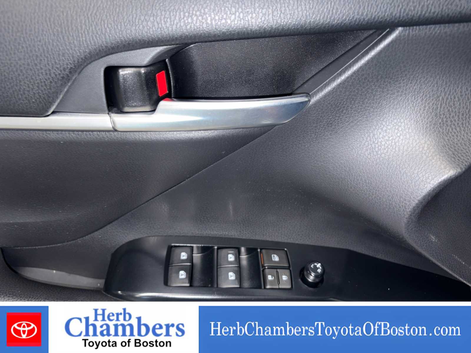 Used 2018 Toyota Camry SE FWD image 11