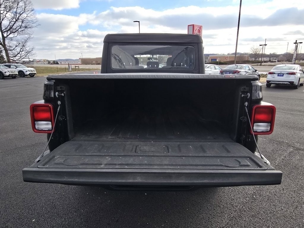 Used 2020 Jeep Gladiator Sport image 15