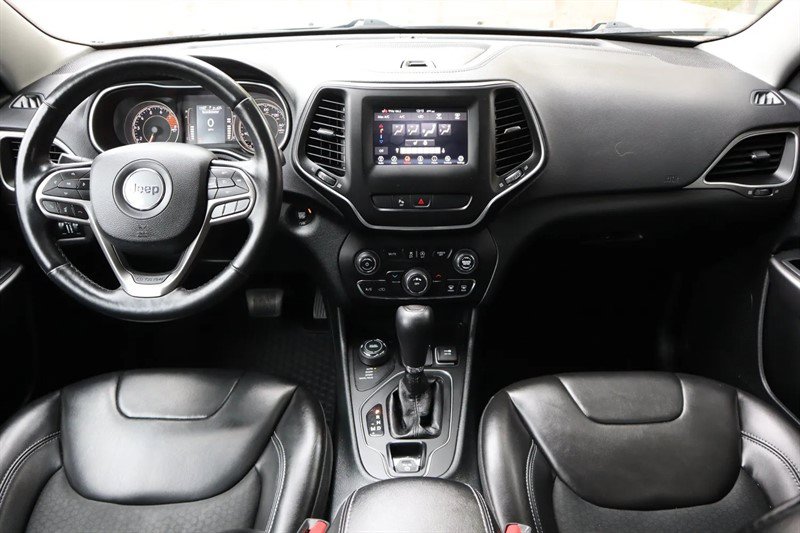 Used 2019 Jeep Cherokee Latitude Plus w/ Cold Weather Group AWD/4WD image 9