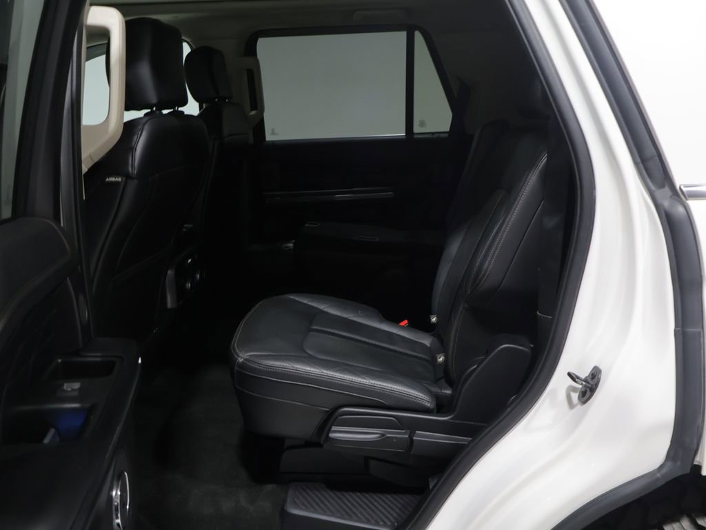 Used 2019 Ford Expedition Platinum AWD/4WD image 17