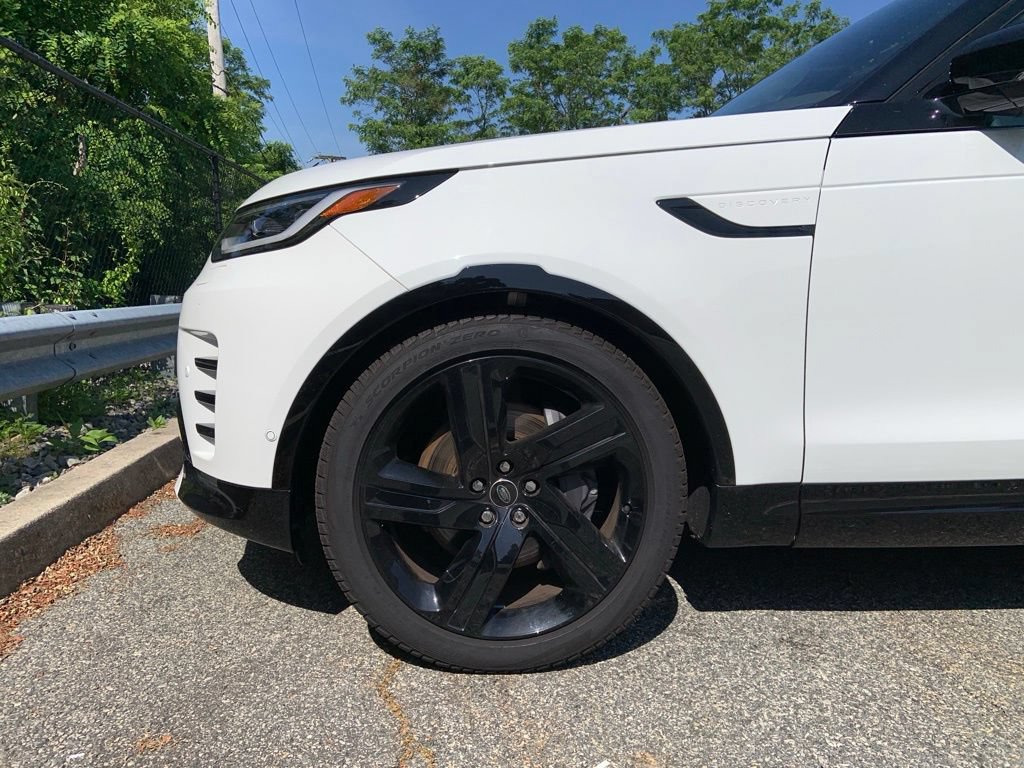 Certified 2025 Land Rover Discovery Dynamic SE AWD/4WD image 9