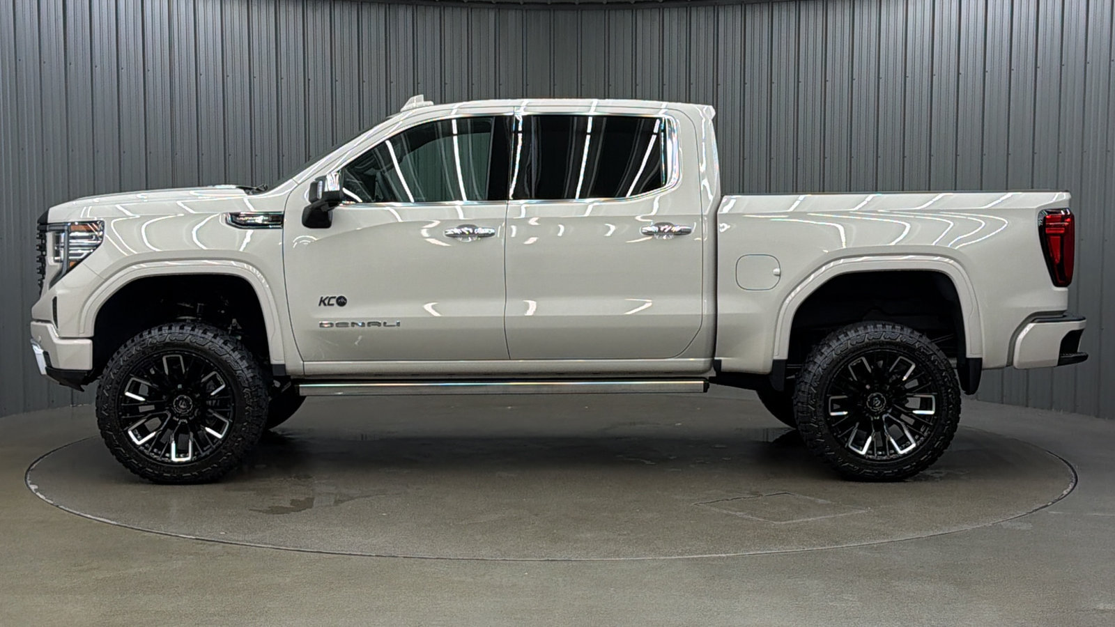 Used 2026 GMC Sierra 1500 Denali Ultimate AWD/4WD image 2