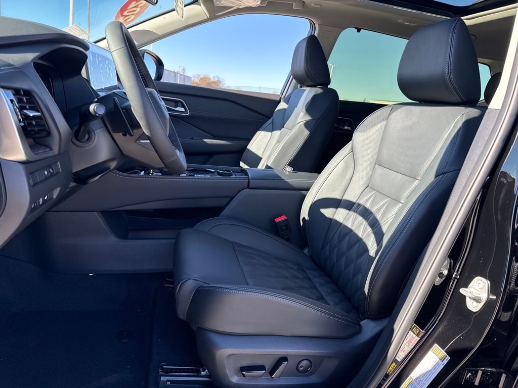 New 2026 Nissan Rogue Platinum w/ Platinum Premium Package image 16