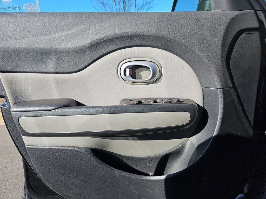 Used 2015 Kia Soul Base image 31