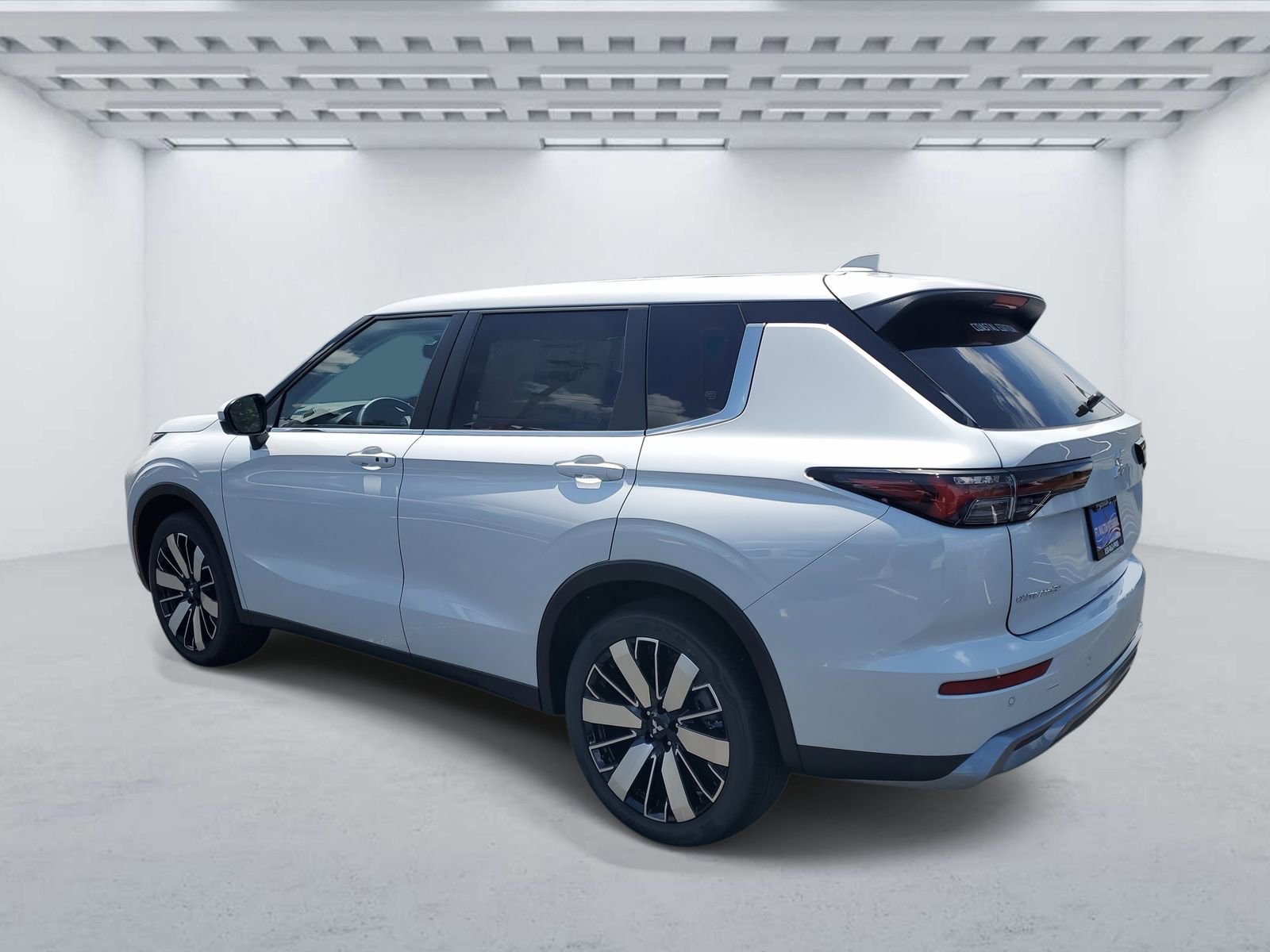 New 2025 Mitsubishi Outlander SE image 3