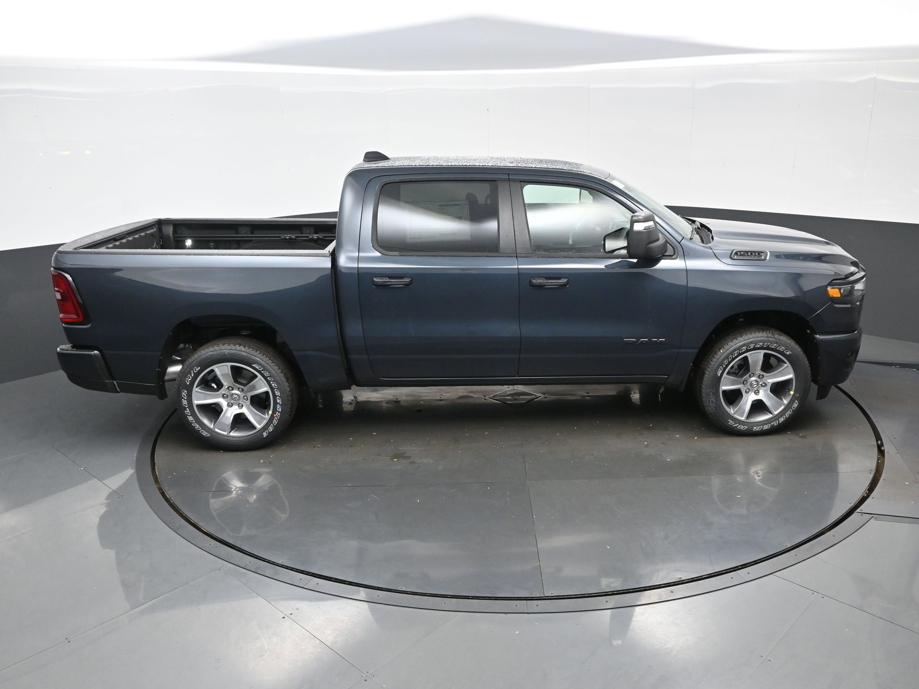 New 2026 RAM 1500 Express AWD/4WD image 23