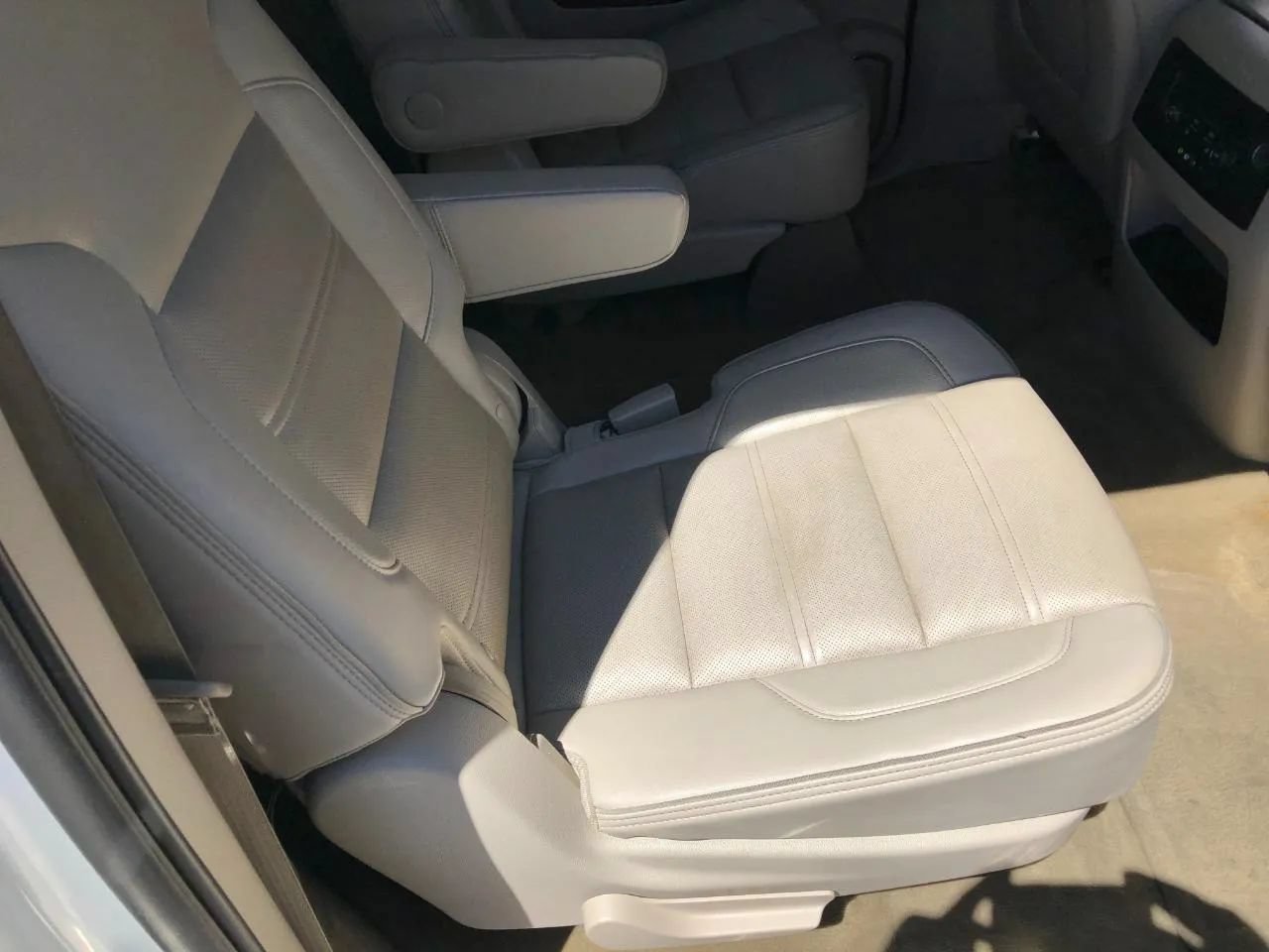 Used 2015 GMC Yukon XL Denali w/ Touring Package AWD/4WD image 42